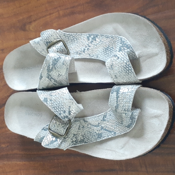 Sandals - Picture 14 of 15